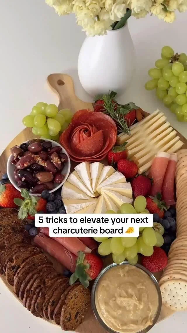 Chantel Mila | Home Tips on Instagram: "Save these 5 tricks to make your next charcuterie + cheese board the best one yet ???? impress your guests with these simp… [Video] [Video] | Amazing food platters, Charcuterie cheese, Charcuterie appetizers"