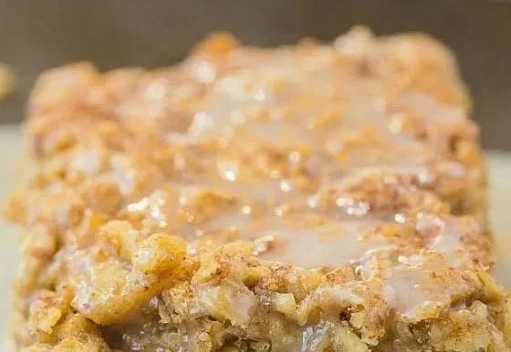 Cinnamon Roll Baked Oatmeal Tastes Just Like Dessert for Breakfast