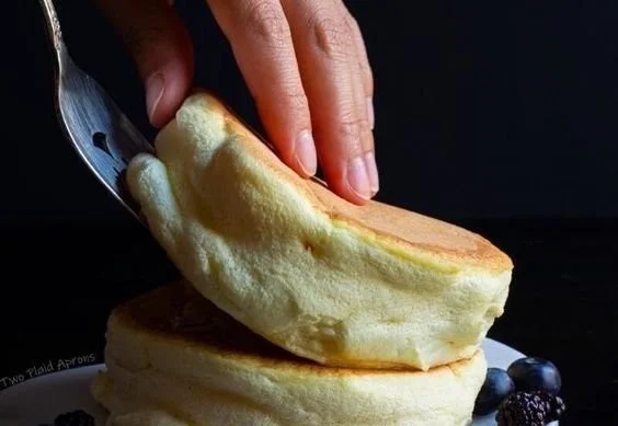 Fluffy Japanese Soufflé Pancakes