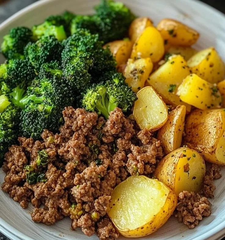 Savory Ground Beef with Herb-Roasted Potatoes & Steamed Broccoli 5 Savory Ground Beef with Herb-Roasted Potatoes & Steamed Broccoli