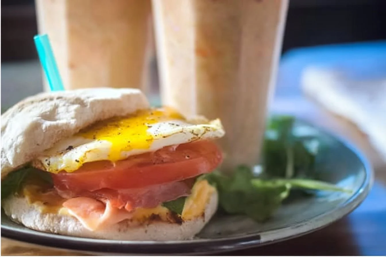 A variety of simple and easy breakfast recipes including eggs, smoothies, and pancakes.