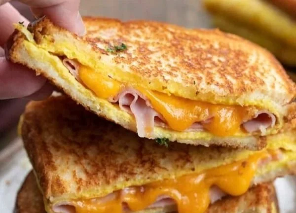 Egg and Ham Breakfast Sandwich 6 Egg and Ham Breakfast Sandwich